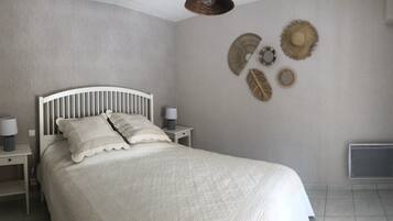 2 chambres, fer et planche Ă repasser, Wi-Fi, draps fournis