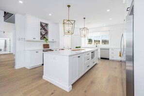 Microones, forn, placa de cuina i rentaplats 