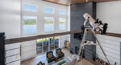 Lakehouse Retreat 5-bedroom, hot tub & gym, private lake access and dock