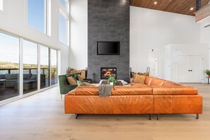 Télévision, cheminée