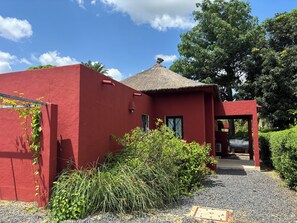 المنطقة المحيطة بالمنشأة