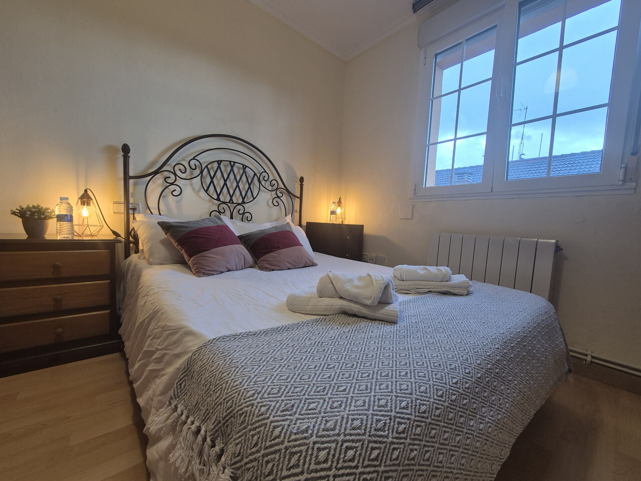 2 多间卧室、床单