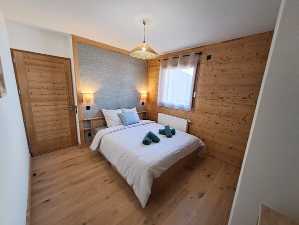3 habitaciones, tabla de planchar con plancha, wifi y ropa de cama 