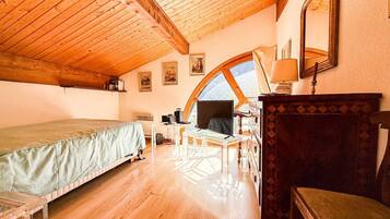 2 chambres, fer et planche à repasser, Wi-Fi, draps fournis