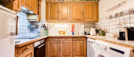 Fridge, microwave, dishwasher, coffee/tea maker