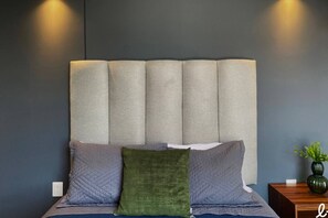 1 habitación, escritorio, tabla de planchar con plancha y wifi 
