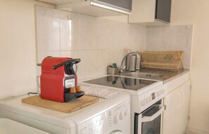 Réfrigérateur, micro-ondes, four, cafetière/bouilloire