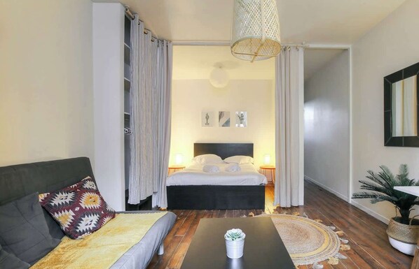 2 habitaciones, tabla de planchar con plancha, wifi y ropa de cama 