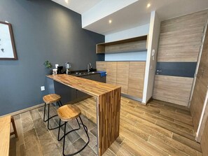 Fridge, cookware/dishes/utensils - Depa con jardín Col. Americana | Lapso at Alarcón (Guadalajara)