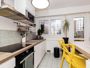 Kühlschrank, Mikrowelle, Ofen, Geschirrspüler