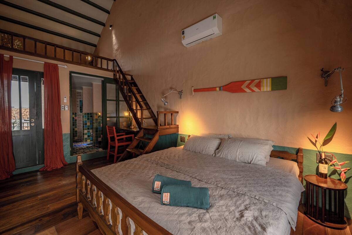 Quadruple Room with Garden View | ميني بار وبديكورات فريدة لكل غرفة وواي فاي مجانًا وملاءات أسرّة