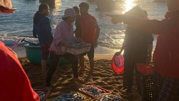 ใกล้ชายหาด, ทรายสีขาว