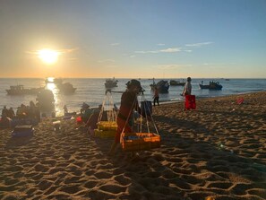 鄰近海灘、白沙