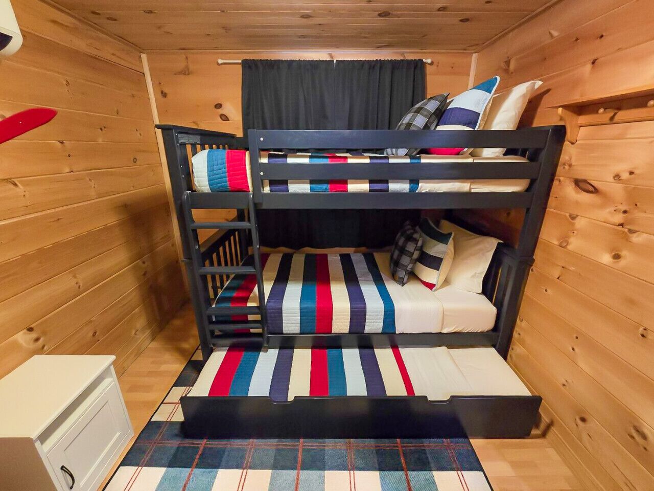 3 bedrooms, desk, iron/ironing board, travel crib