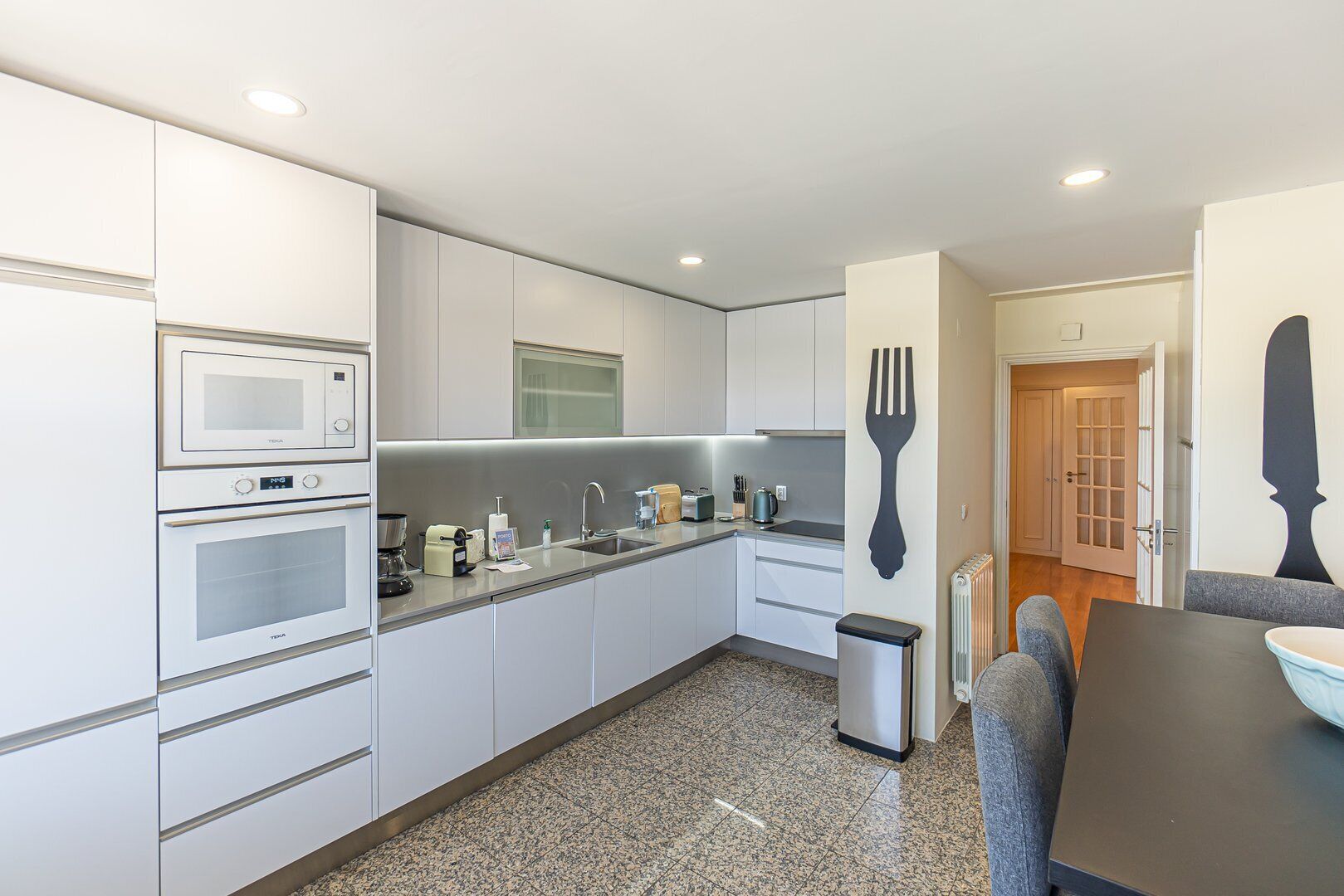 Refrigerador, microondas, horno y lavavajillas 