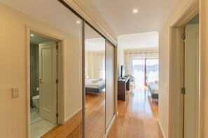 Desk, iron/ironing board, internet, bed sheets - GuestReady – Seaside Comfort in Vila Nova de Gaia (Vila Nova de Gaia)