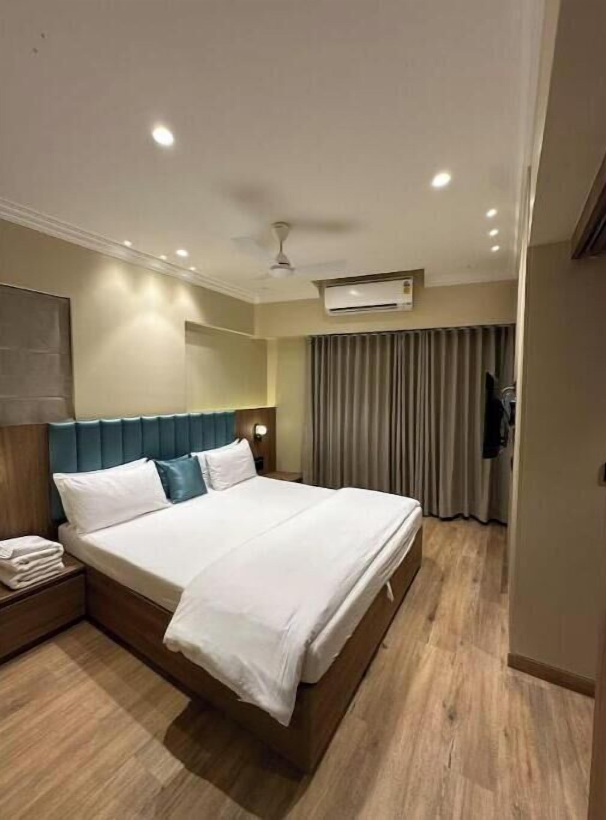 1 bedroom, internet, bed sheets