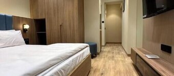 Skyline D : A Cozy Studio Apartment
