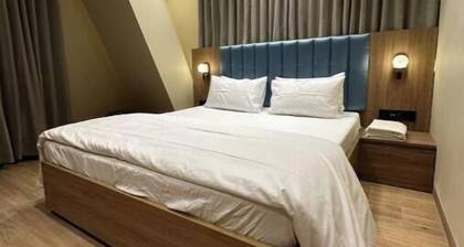 Skyline B : A Cozy Studio Apartment