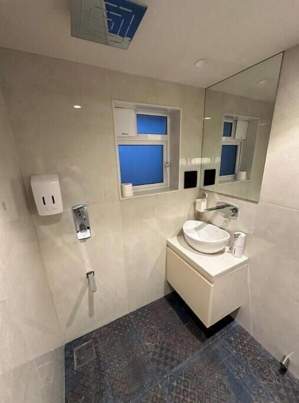 Bathroom - Skyline B : A Cozy Studio Apartment (Mumbai)