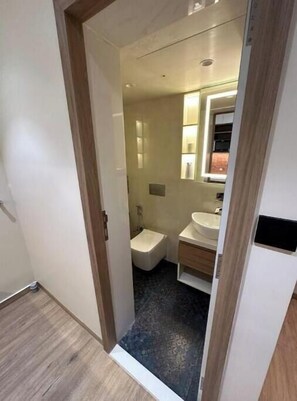 Bathroom - Skyview B : A Cozy Apartment (Mumbai)