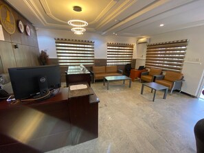 Reception - Chateau De LaRay Hotel Apo (Abuja)