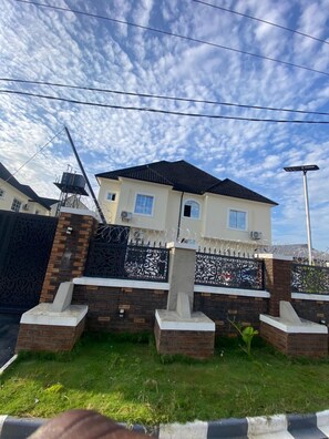 Front of property - Chateau De LaRay Hotel Apo (Abuja)