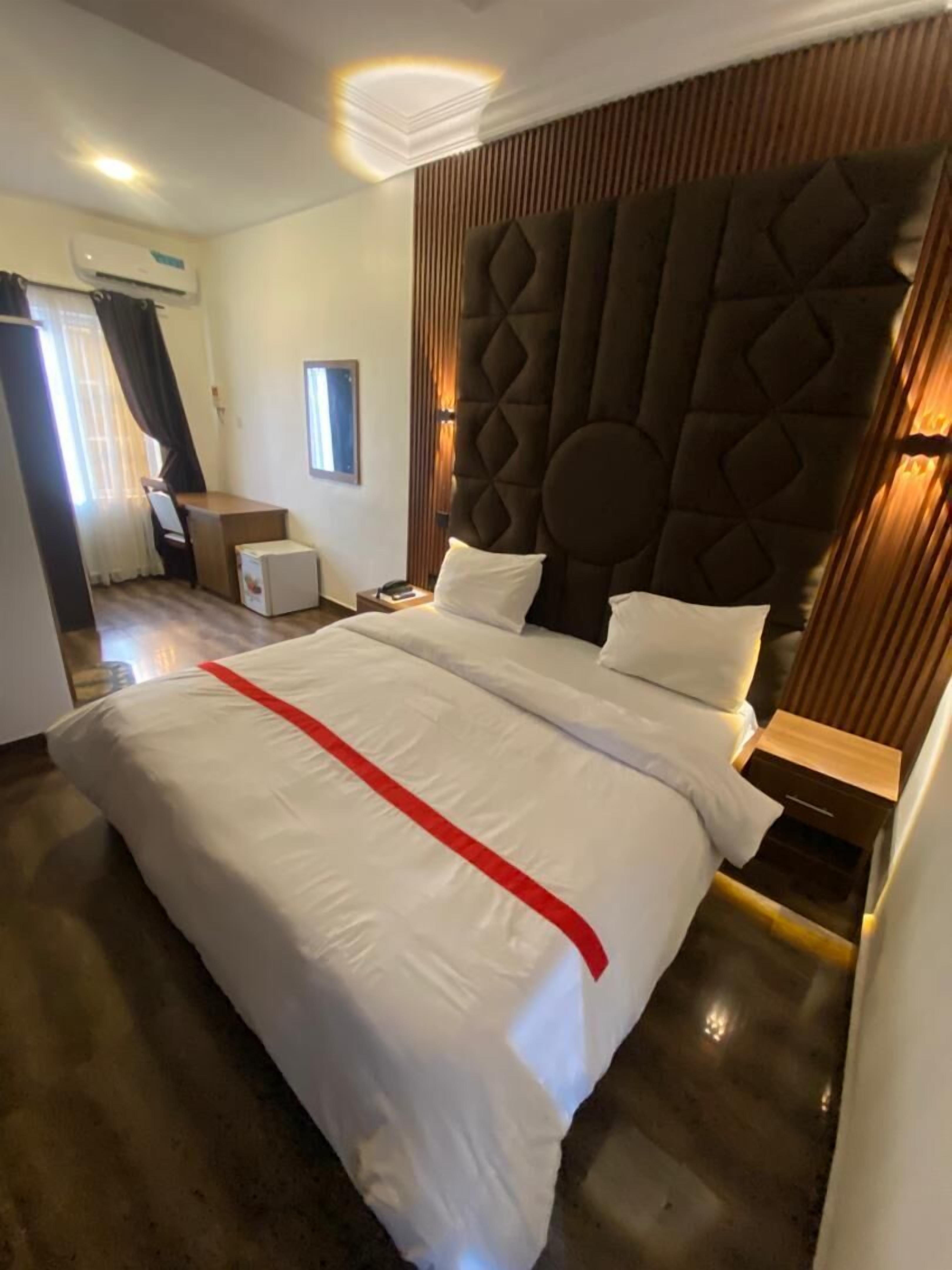 Desk, laptop workspace, free WiFi