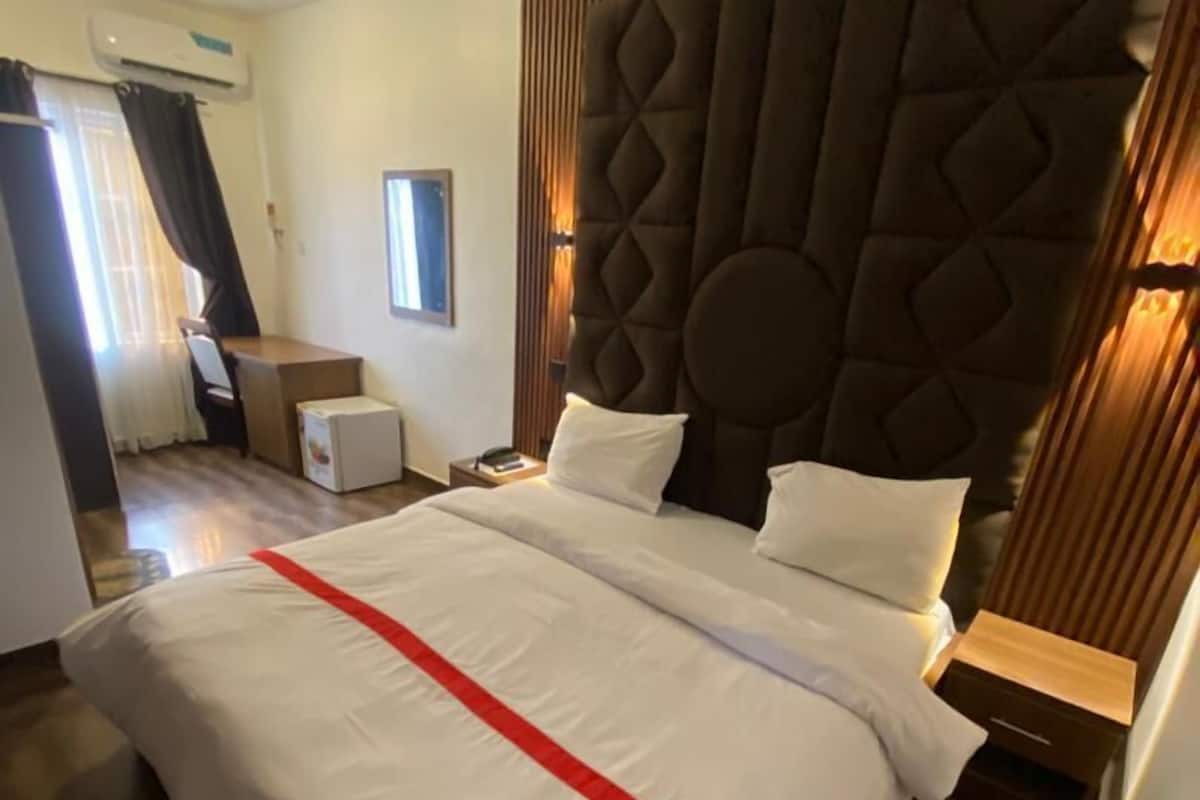 مكتب ومساحة عمل للكمبيوتر المحمول وواي فاي مجانًا