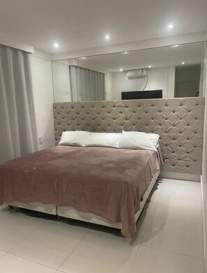 5 bedrooms, WiFi, bed sheets - 5 bedroom apartment - COP 30. (Belém)