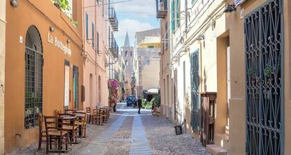 Beautiful apartment in the heart of the Old Town a step away from the sea