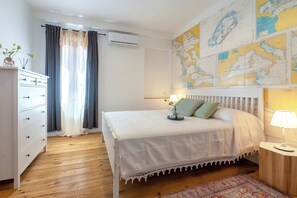 1 quarto, escrivaninha, ferros/tábuas de passar roupa, Wi-Fi de cortesia