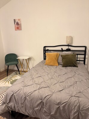 1 quarto, Wi-Fi de cortesia, roupa de cama