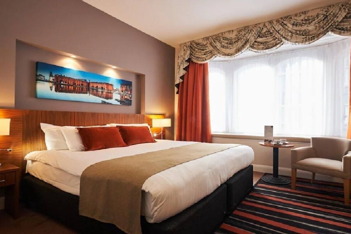 Superior Double Room | In-room safe, blackout drapes, iron/ironing board, WiFi (free)