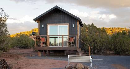 Serene 1-bedroom off-grid getaway with epic sunset, stars, and quiet