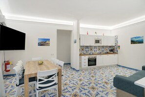 Interior - Holiday Home 'Vincanto Maiori Amalfi Coast' with Mountain View, Wi-Fi & Air Conditioning (Maiori)