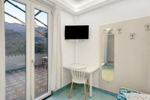 3 bedrooms, desk, iron/ironing board, WiFi
