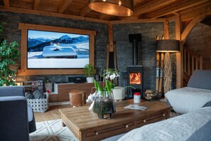 Interior - Guesthouse 'Family Room Au Datcha' with Mountain View, Private Terrace and Wi-Fi (Briançon)