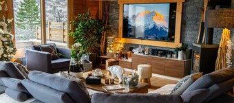 Guest Room 'Chambre Izoard at the Datcha' with Mountain View, Private Terrace and Wi-Fi