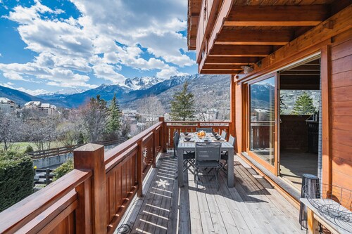 Chambre d'hôtes 'Chambre Izoard au Datcha' avec vue sur la montagne, terrasse privée et Wi-Fi