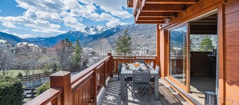 Guest Room 'Chambre Izoard at the Datcha' with Mountain View, Private Terrace and Wi-Fi