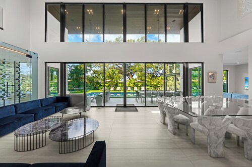 Gorgeous 9BR Villa Jasper