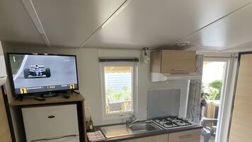 Réfrigérateur, micro-ondes, plaque de cuisson, cafetiÚre/bouilloire