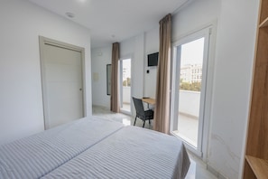 Chambre Double, vue ville | Bureau, Wi-Fi gratuit