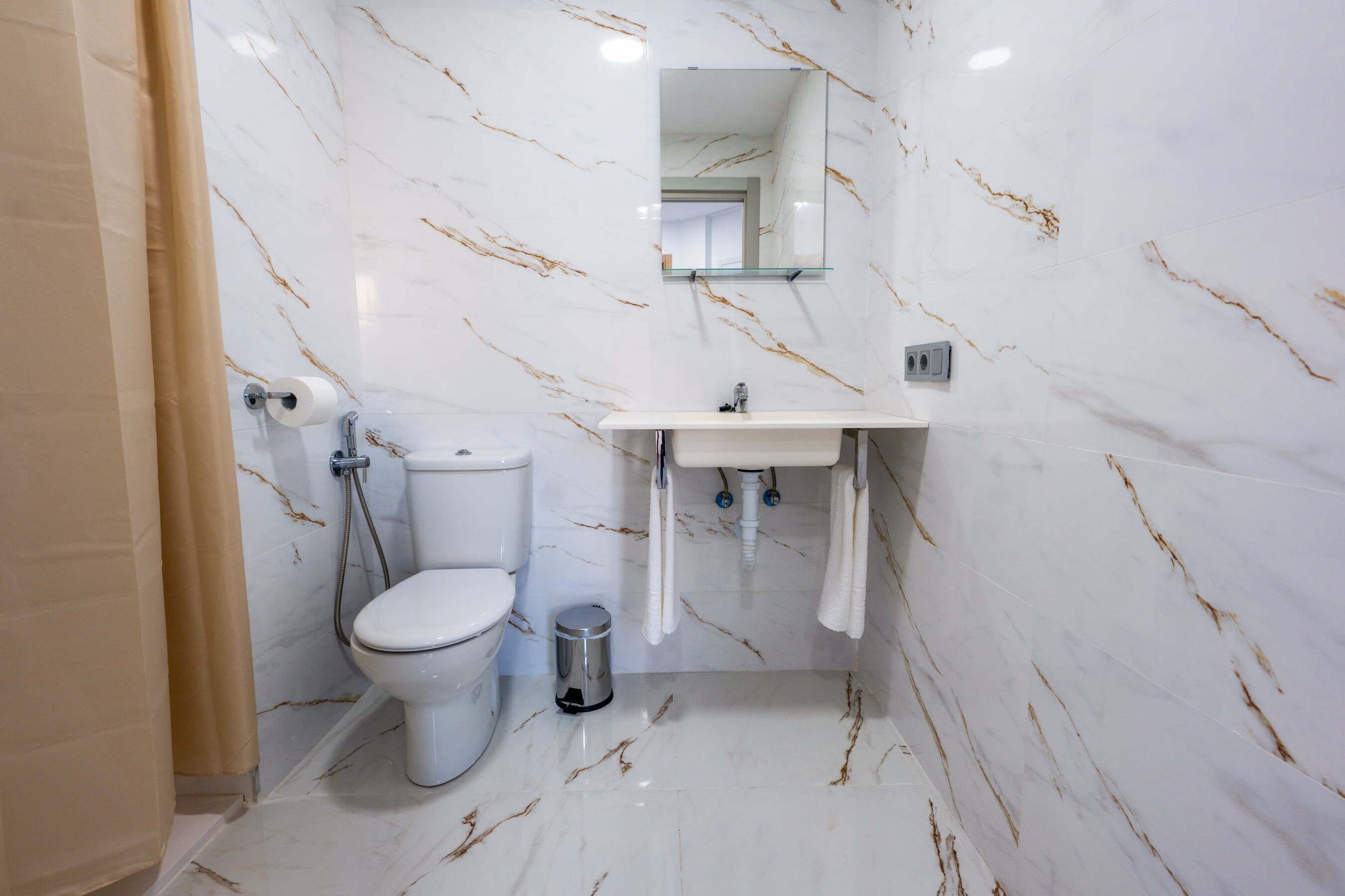 Työpöytä, ilmainen Wi-Fi