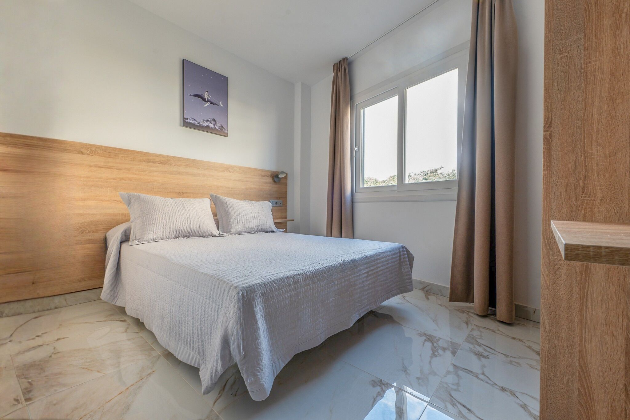 Comfort kamer, uitzicht op stad | Een bureau, gratis wifi