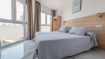 Habitación doble, vista a la ciudad | Escritorio y wifi gratis