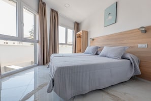 Chambre Double, vue ville | Bureau, Wi-Fi gratuit