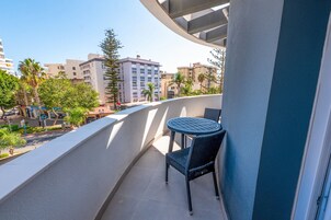 Habitación Deluxe doble, balcón, vistas a la ciudad | Escritorio y wifi gratis