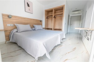 Habitación Deluxe doble, balcón, vistas a la ciudad | Escritorio y wifi gratis